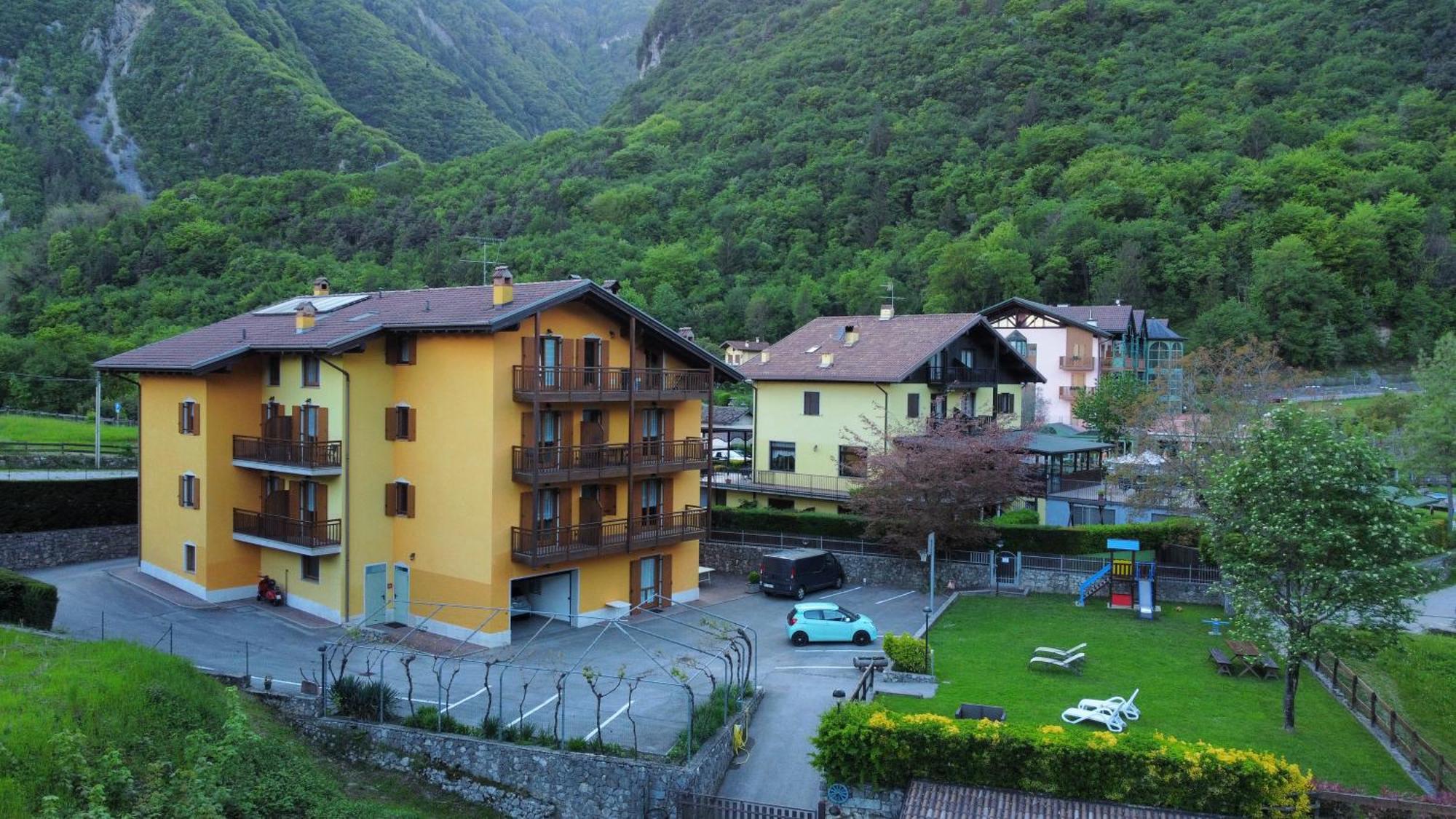 Residenza Arcobaleno Aparthotel Tenno Exterior photo