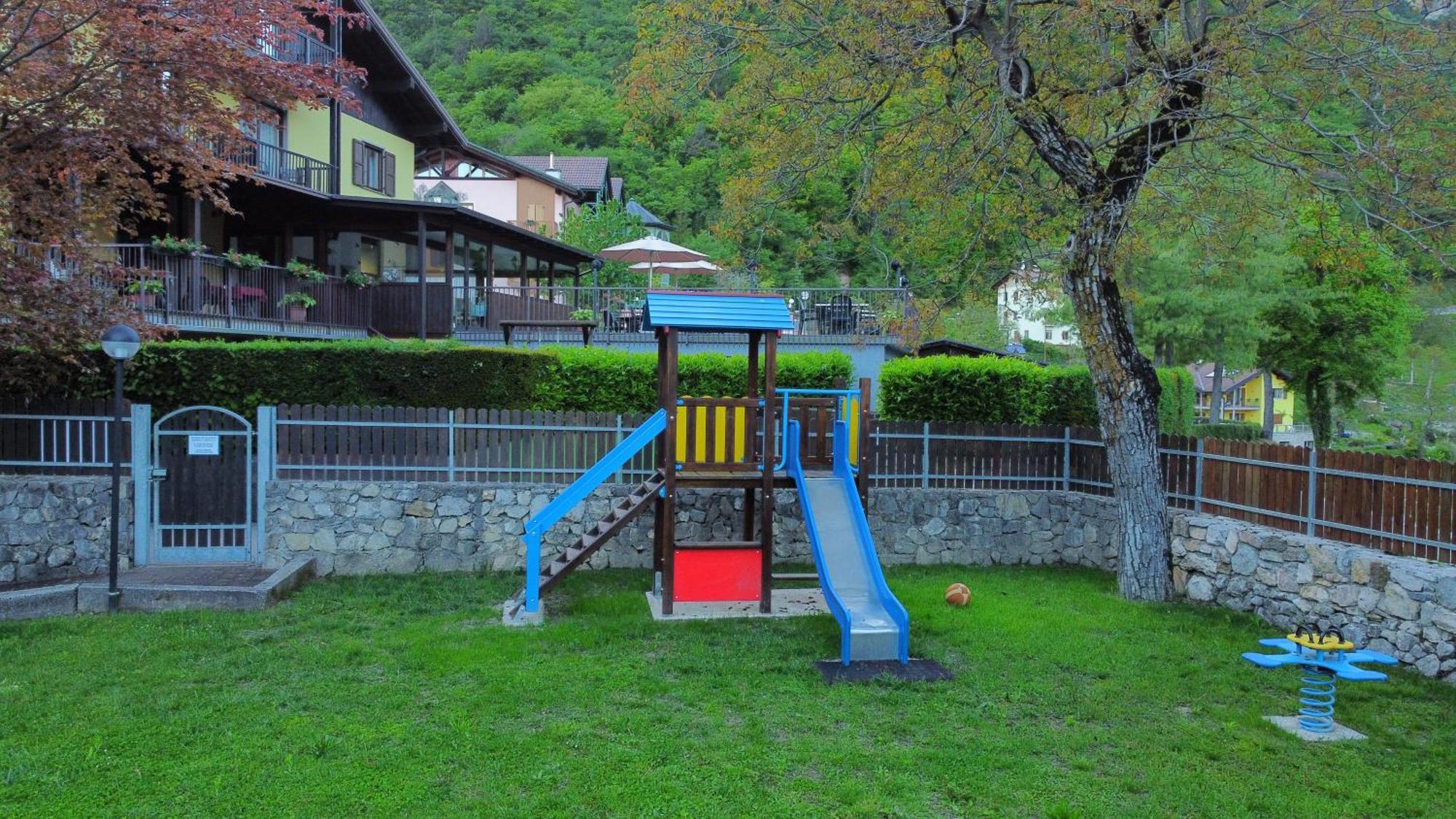Residenza Arcobaleno Aparthotel Tenno Exterior photo